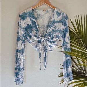 Long sleeve cropped wrap top.